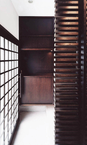 日本の伝統的な造形美を感じる、懐かしさを感じるすっきりとした玄関