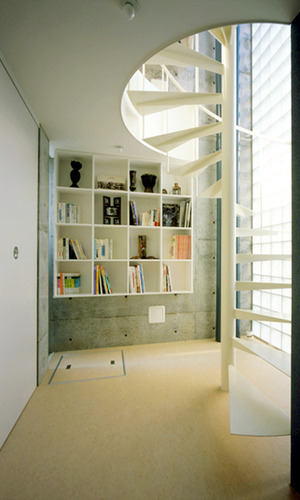 階段スペースは読書室