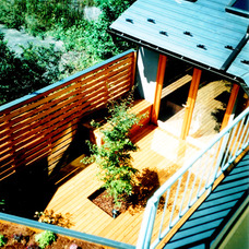 屋根を緑化したエコハウス
