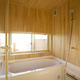 木の温もりに包まれる浴室