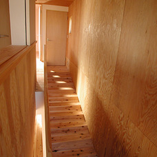 スロープ階段の家