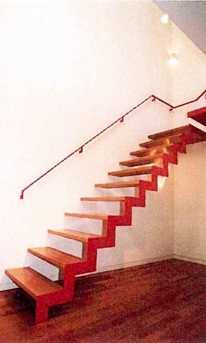 ストリップ階段