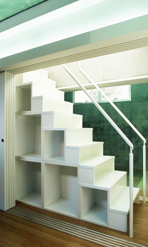 収納家具としての階段スペース
