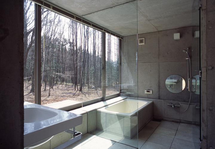 森を望む洗面・浴室