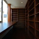 本棚の中を回遊できる書斎