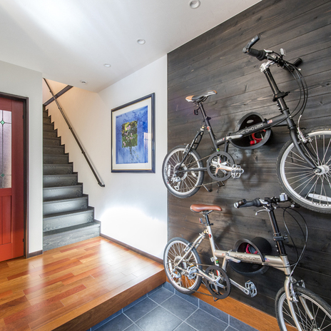 自転車も飾れる玄関