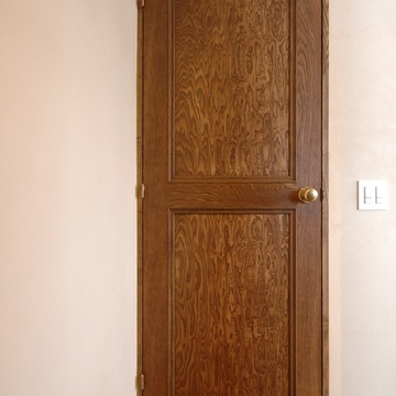 オリジナルの茶色いドア