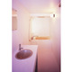 オール・メゾネット形式の集合住宅　シンプルな浴室