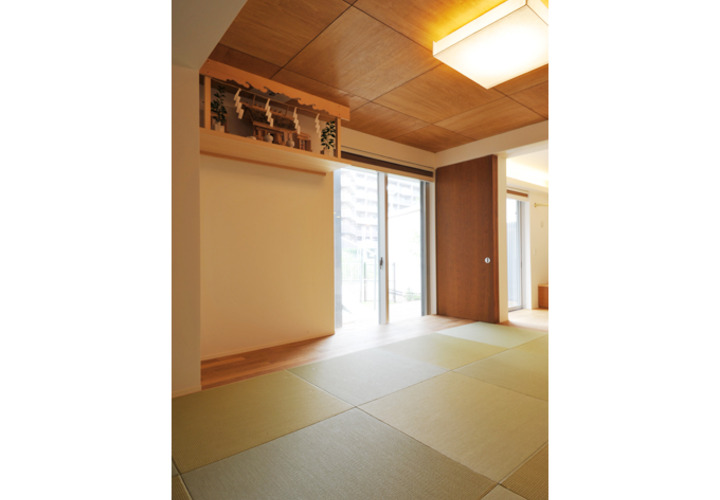 神棚が鎮座する琉球畳の和室