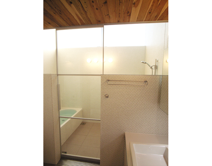 木天井の浴室