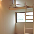 子ども部屋にはシンプルなロフト