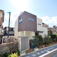 旗竿敷地に建つ家