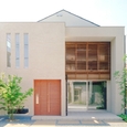 住宅街に馴染む外観