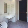トイレと洗面所を一体にした、リゾートホテルのような洗面周り
