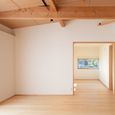 リビングより子供室を見通す