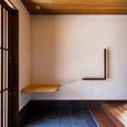 玄関ホールと坪庭