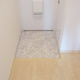 玄関タイルと各部屋に共通のフローリング