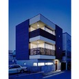 リビングの明かりが照らす夕景外観