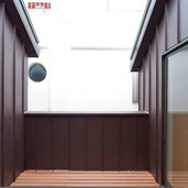 子ども部屋はテラスを通ってもすぐに行き来できる