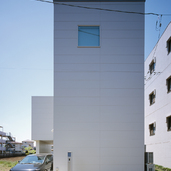 ペットと暮す白い家
