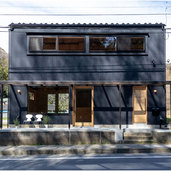 ガルバリウム鋼板の外壁　ブラック　鎌倉市常盤 ギャラリー＆雑貨　カフェ 店舗併用住宅フルリノベーション