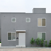 3つの建物は見えない前面道路からの眺め