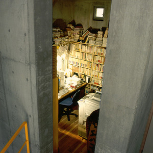 書庫のような小さな書斎-fevecasa(フェブカーサ)