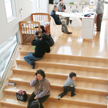 個性的な空間に人が集う。人が集うことでその空間は完成する