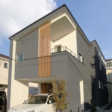 建物自体に凹凸をつけてリズム感をだした外観