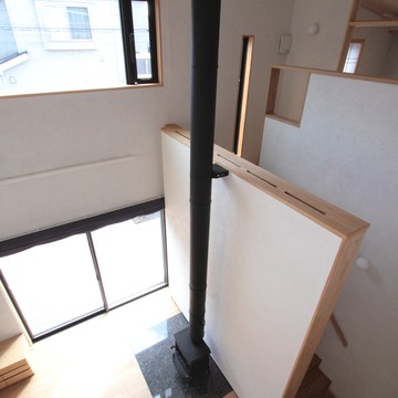 ２階廊下より吹き抜けを望む