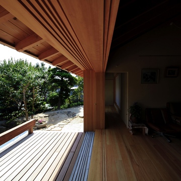大屋根の家