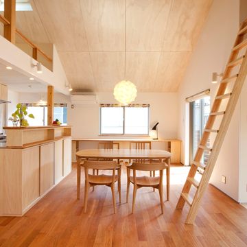 子育て世代、高天井にロフト、ファミリーデスクのある２世帯住宅