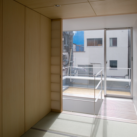 和室から部屋の前面にあるバルコニーへも出られる