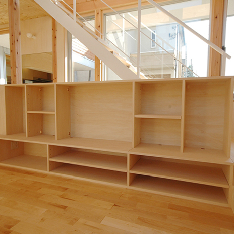色んなサイズの木のboxが並ぶ