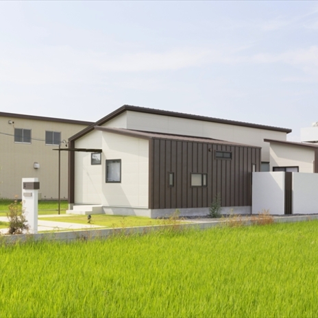 自然の移ろいを身近に感じる平屋