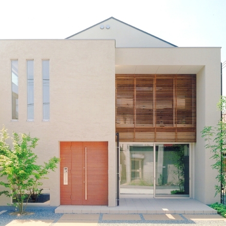 住宅街に馴染む外観