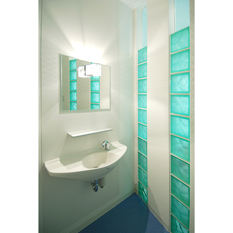 男子用トイレの水まわり