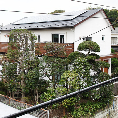 太陽光パネルを取り付けた屋根