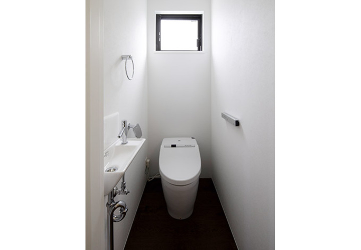 シンプルにまとめたトイレ空間