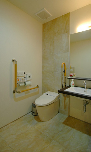 トイレもほっとくつろげるラグジュアリーな雰囲気