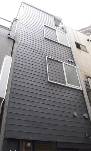 PC造で隣家との間隔を最小限に建物面積を最大化
