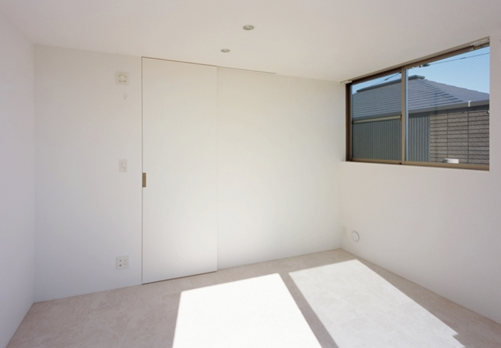 壁と一体化させた白い建具