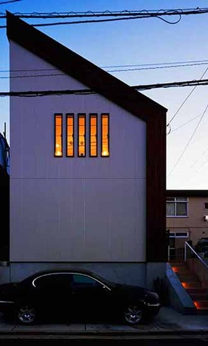 夜の外観