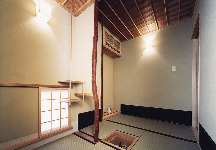 材木屋に足を運び、1つ1つの材木選びから進めた、愛情たっぷりの３帖の茶室