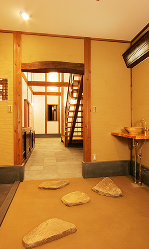 天井高で落ち着いた雰囲気の部屋