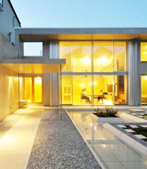 囲み庭の家 La Casa col Cortiletto Interno - by mcja