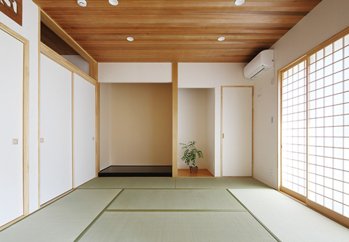天井の木板がナチュラルな和室