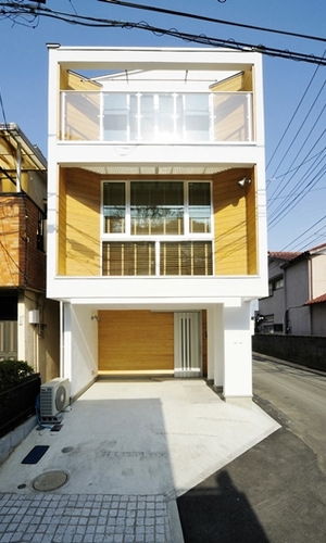 木目を取り入れたナチュラルな外観