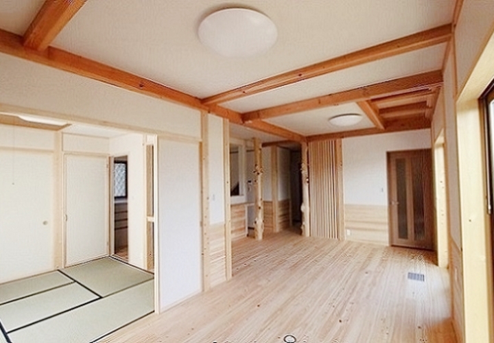 自然木の形をそのまま活かす柱