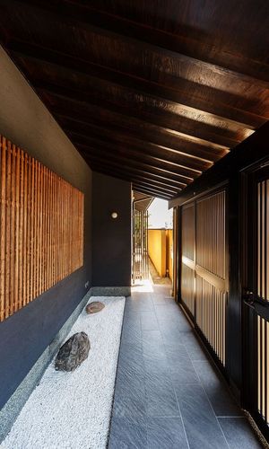 屋根付きアプローチ